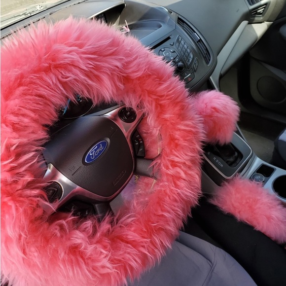 Pink fur 3 pcs car accessories - Picture 2 of 3